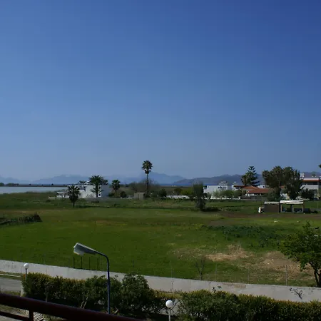 מלון דירות Golden Sun 2*