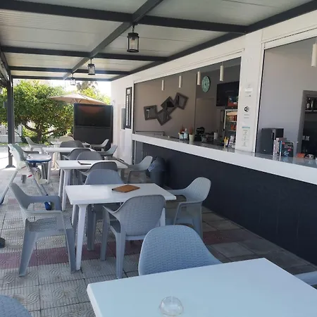 Golden Sun מלון דירות 2*