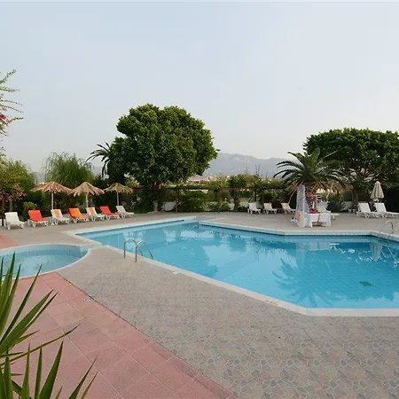 Golden Sun Aparthotel 2*