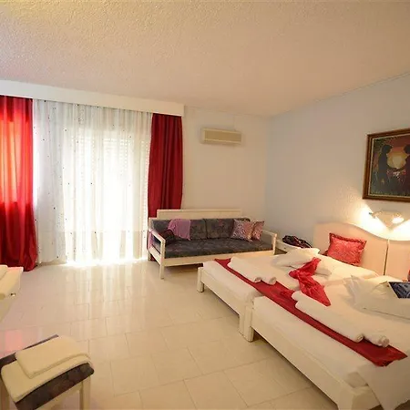 Golden Sun Aparthotel