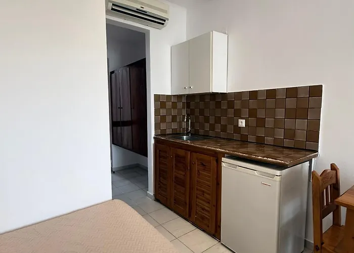 מלון דירות Golden Sun 2*