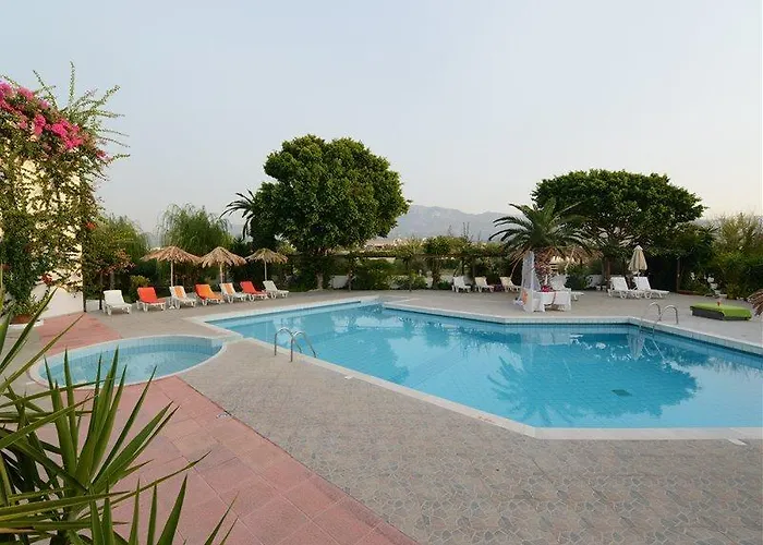 Golden Sun Aparthotel 2*