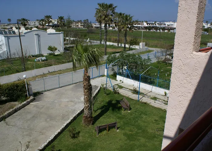 Golden Sun Aparthotel 2*